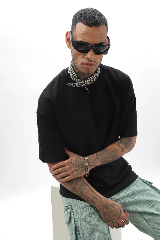 Men's Shirts with Checkered PatternsSpineline Black Dropshoulder T-Shirt