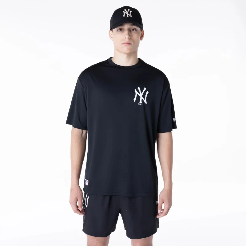 Men's Shirts with Snap ButtonsNew York Yankees League Essential Black T-Shirt