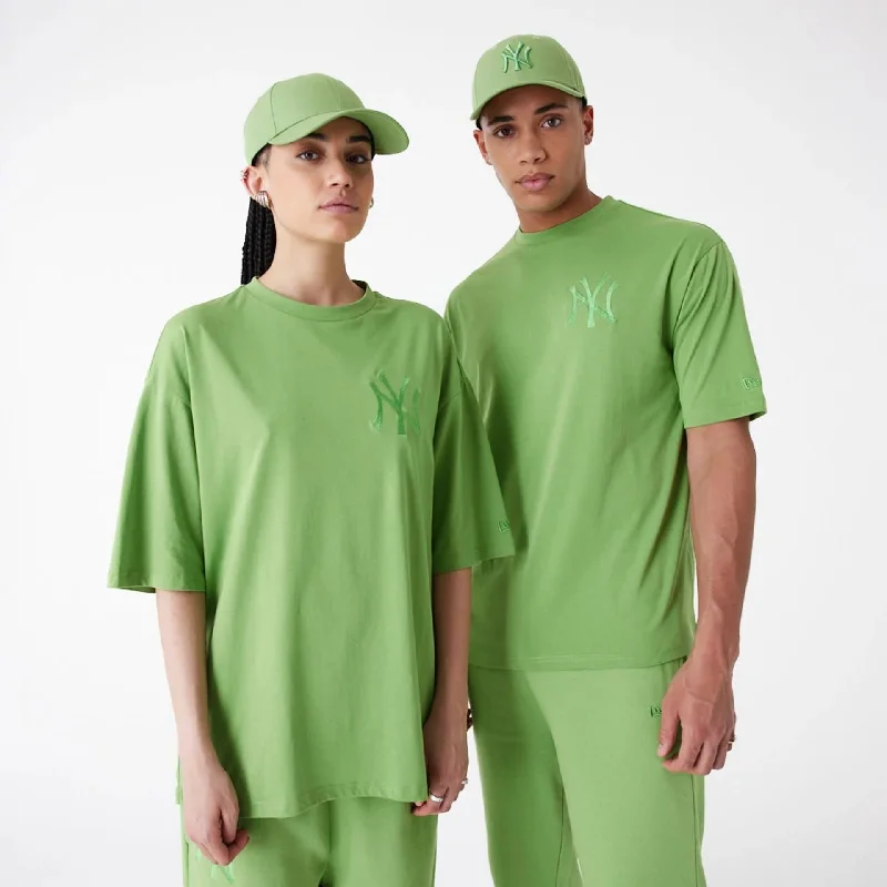 Warm Men's Fleece-Lined TopsNew York Yankees League Essential Green Oversized T-Shirt