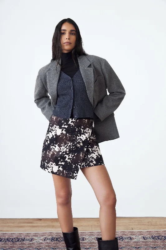 Men's Pants with Shallow PocketsThe Printed Mini Skirt in Black