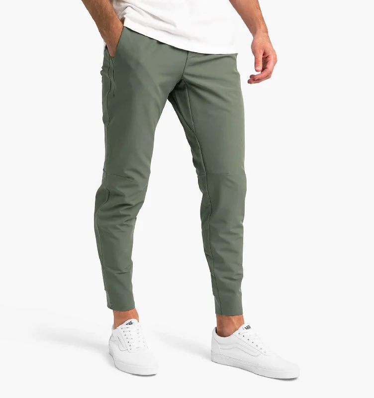 Men's Pants with Pleated FrontsUNRL Performance Pant