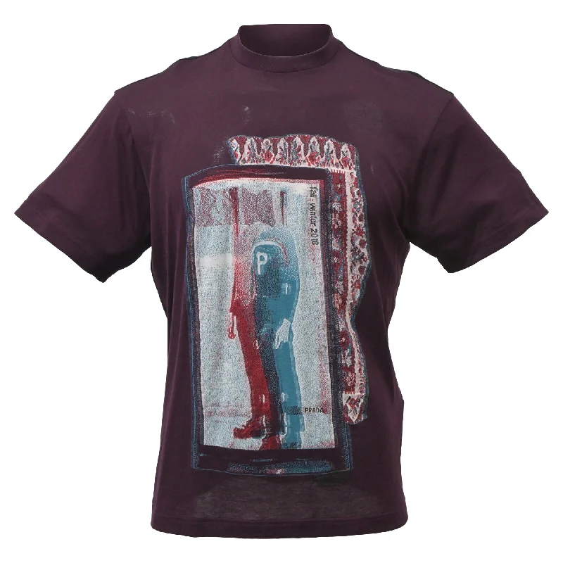 Layered Men's VestsPrada Graphic Print Round Neck T-Shirt in Burgundy Cotton
