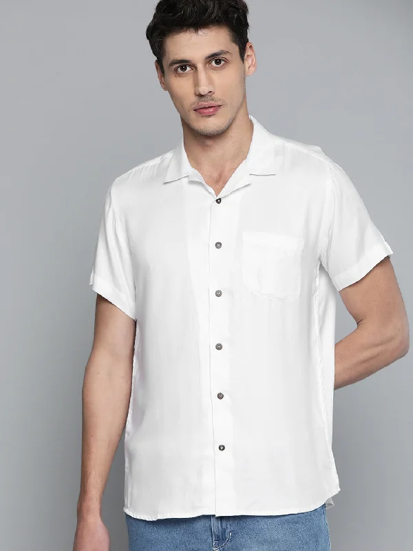 Men's Short-Sleeve Shirts for Warm WeatherMen White Smart Slim Fit Solid Opaque Casual Shirt with Chest Pocket