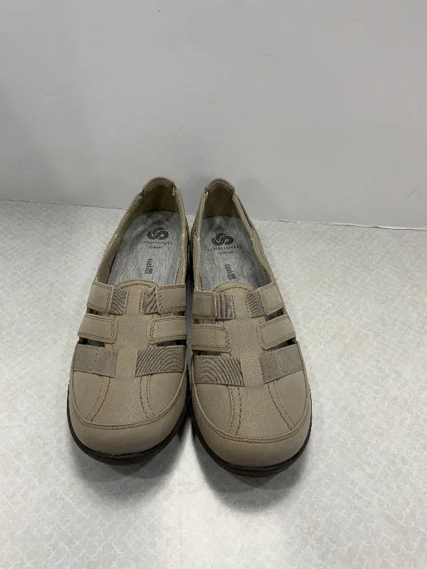 Brown Shoes Flats Clarks, Size 9.5